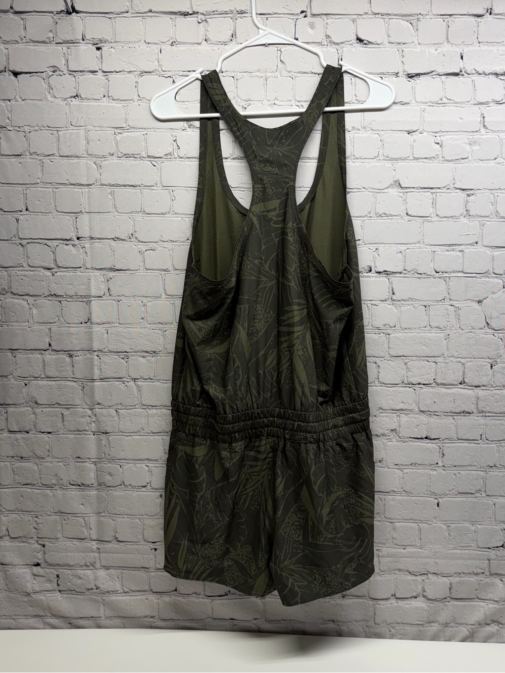 Vuori clementine romper Green Leaf Print Tank Romper with Drawstring Sz L - Picture 3 of 8